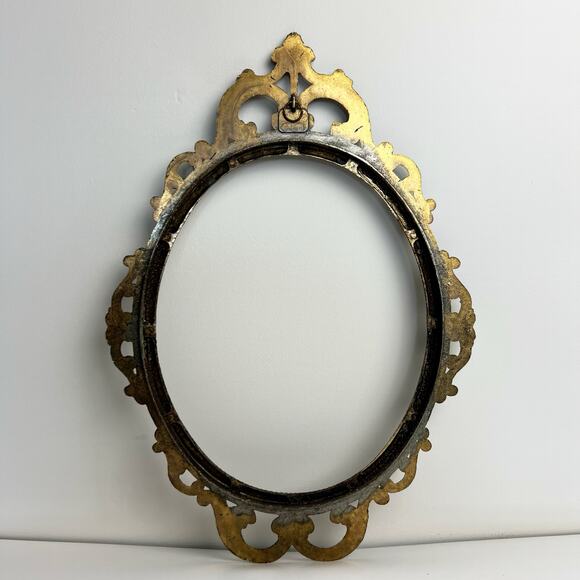 Vintage 50s Italian Gilt Brass Oval Frame – Heavy 17"x12" Rococo Wall Art - Picture 5 of 8